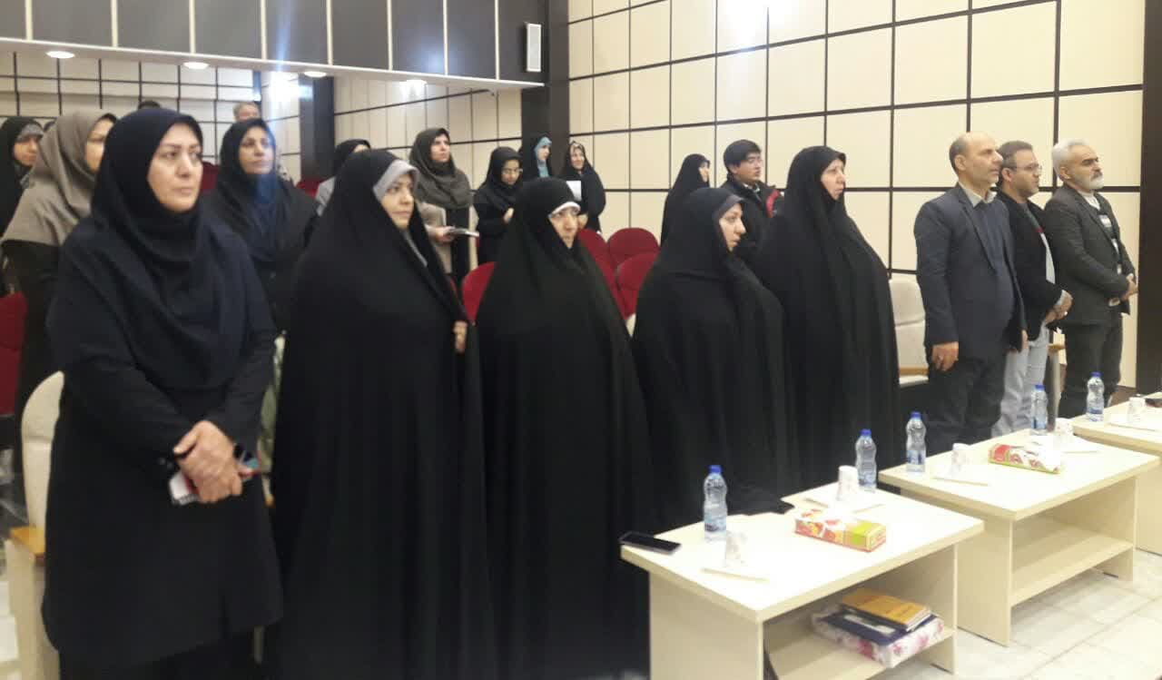 نشست انجمن قصه‌گویی شاخه اراک با موضوع "مادر و سردار سلیمانی"برگزار شد