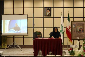 نشست انجمن قصه‌گویی شاخه اراک با عنوان "مادرانه" و موضوع "مادر و سردار سلیمانی"برگزار شد