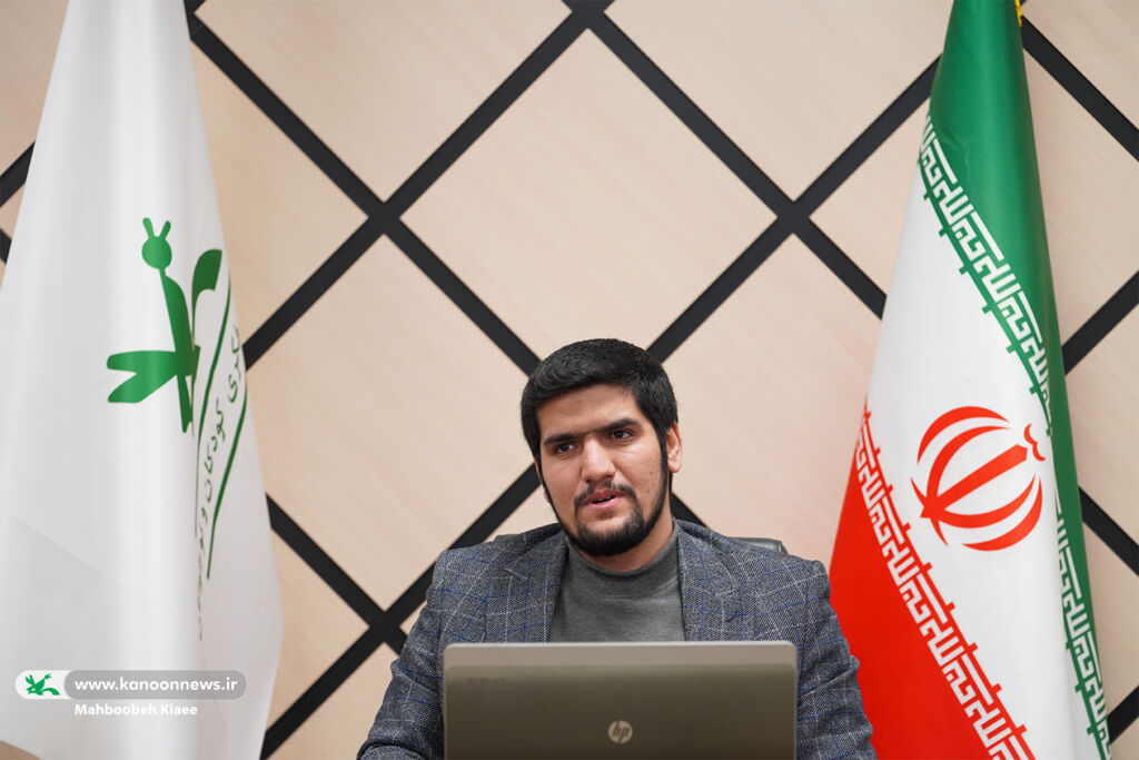 امروز جنگ روایتها مطرح است/ هرچقدر یک اثر را هنریتر ببینیم توجهمان به راوی بیشتر میشود