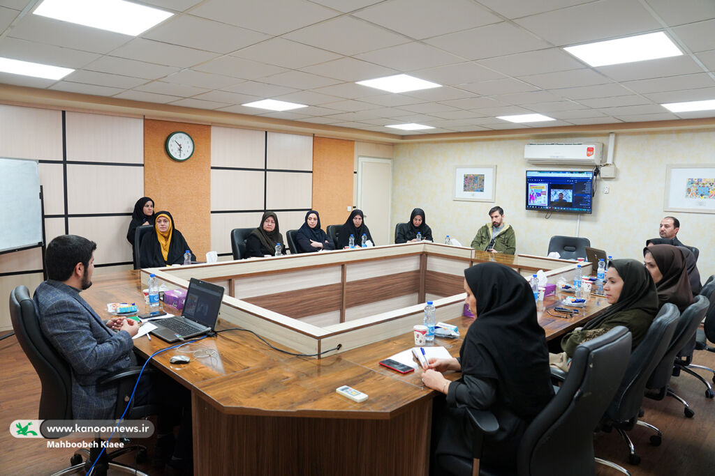 امروز جنگ روایتها مطرح است/ هرچقدر یک اثر را هنریتر ببینیم توجهمان به راوی بیشتر میشود