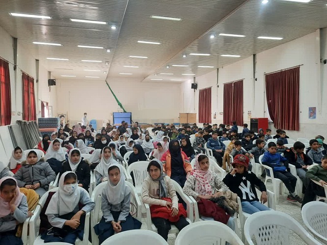 اجرای برنامه پیک امید کانون در شهرستان بوئین ومیاندشت