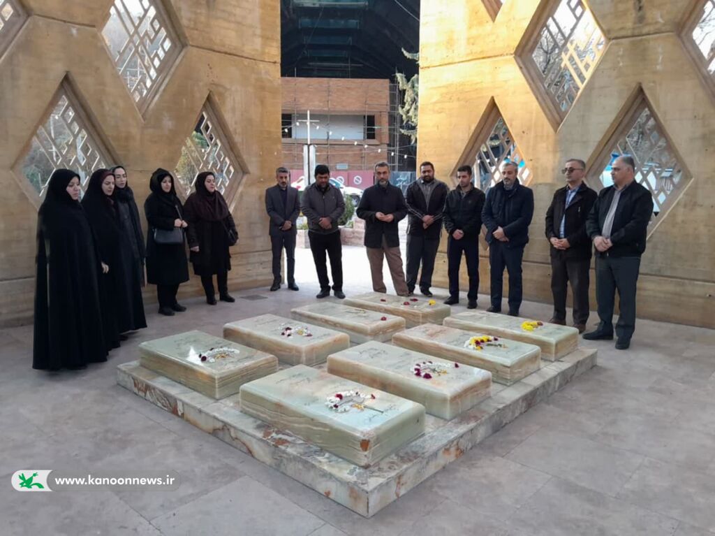 غبارروبی یادمان شهدای گمنام گرگان توسط کارکنان کانون