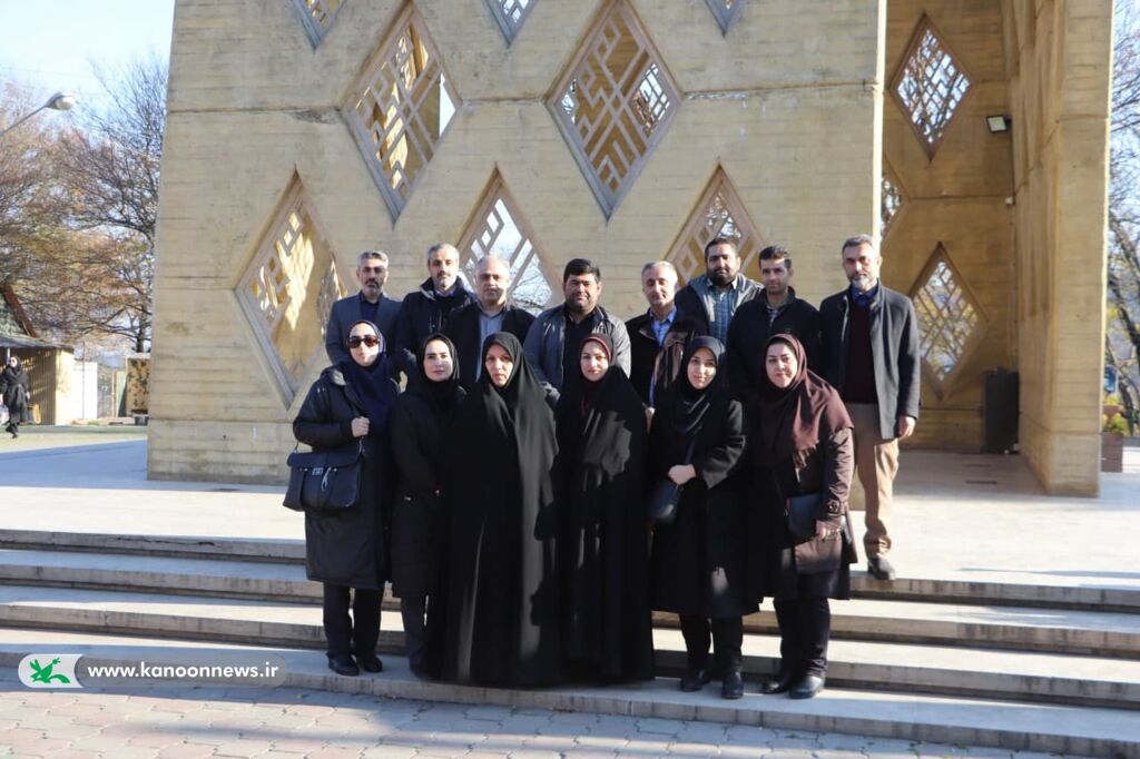 غبارروبی یادمان شهدای گمنام گرگان توسط کارکنان کانون