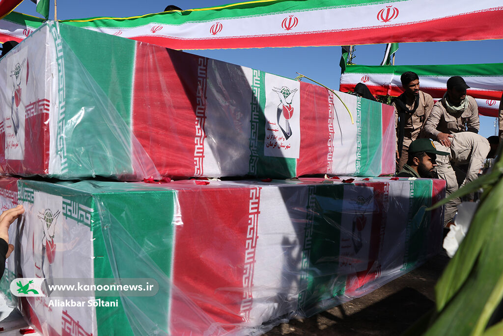 شهدای کودک و نوجوان حادثه بمبگذاری کرمان تشییع شدند