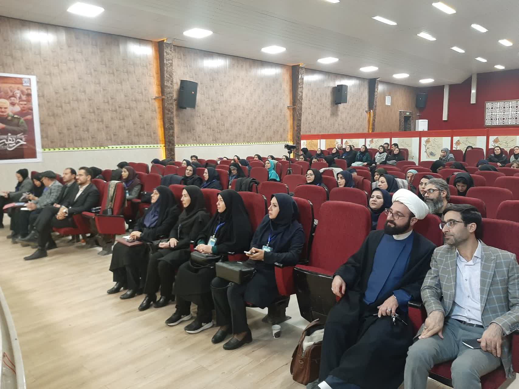 پنلهای تخصصی «قصهگویی و آینده» و «قصههای قرآنی» برگزار شد