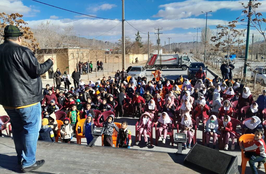 تماشاخانه سیار کانون به استان مرکزی سفر کرد