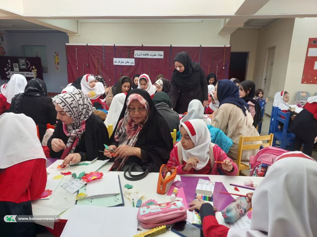 تبریک روز مادر با اجرای برنامههای مختلف اعضا