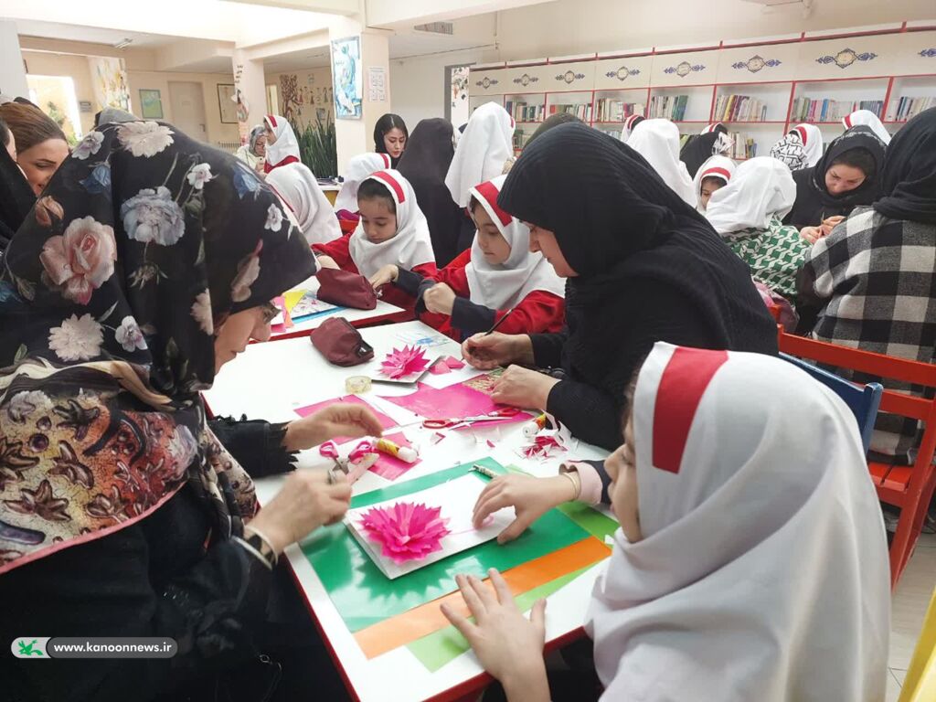 تبریک روز مادر با اجرای برنامههای مختلف اعضا