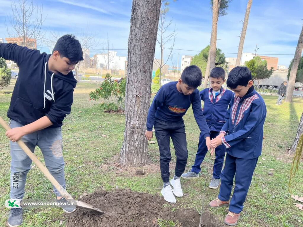 کاشت «نهالِ ایثار و شهادت» شهدای کرمان در گنبدکاووس