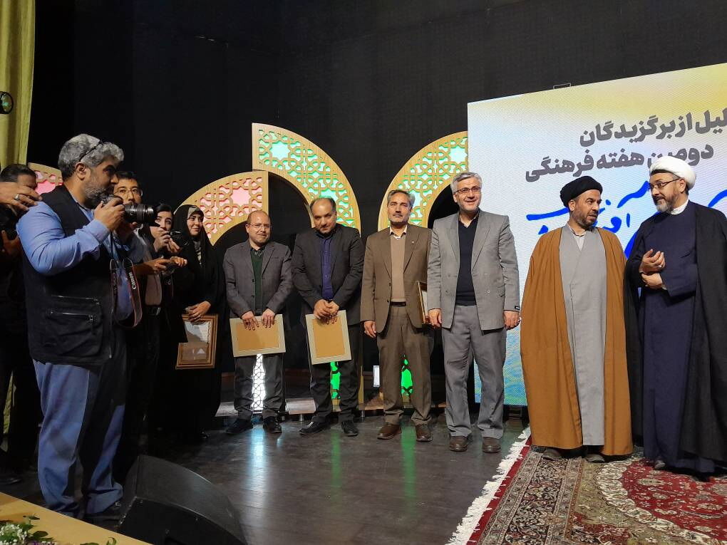 تقدیر از تماشاخانه سیار کانون پرورش فکری در شهر خمین 