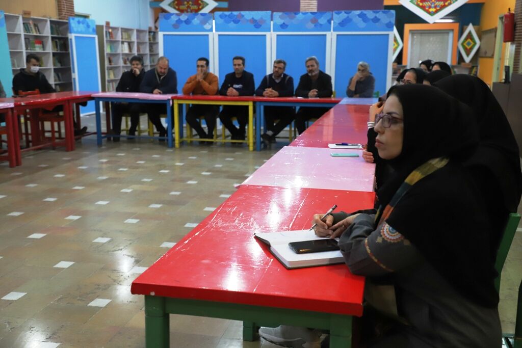 نشست تخصصی بالندگی و توسعه در جامعه جوان برای کارکنان کانون استان قزوین برگزار شد