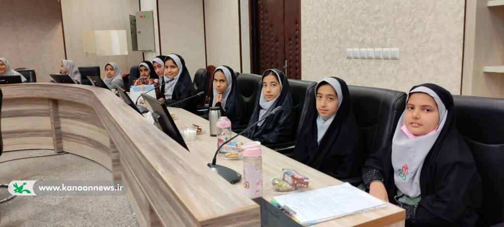 برگزیدگان مسابقه نشریهنگاری کانون پرورش فکری کودکان و نوجوانان ابرکوه تجلیل شدند