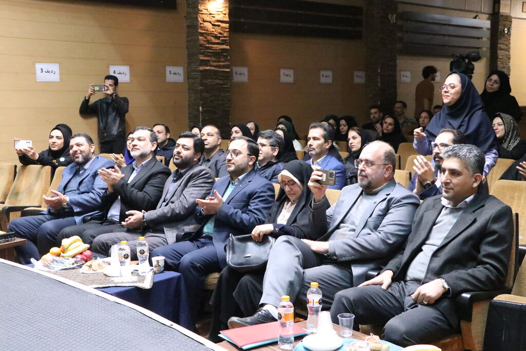 نشست مدیرعامل  کانون با کارکنان استان قزوین