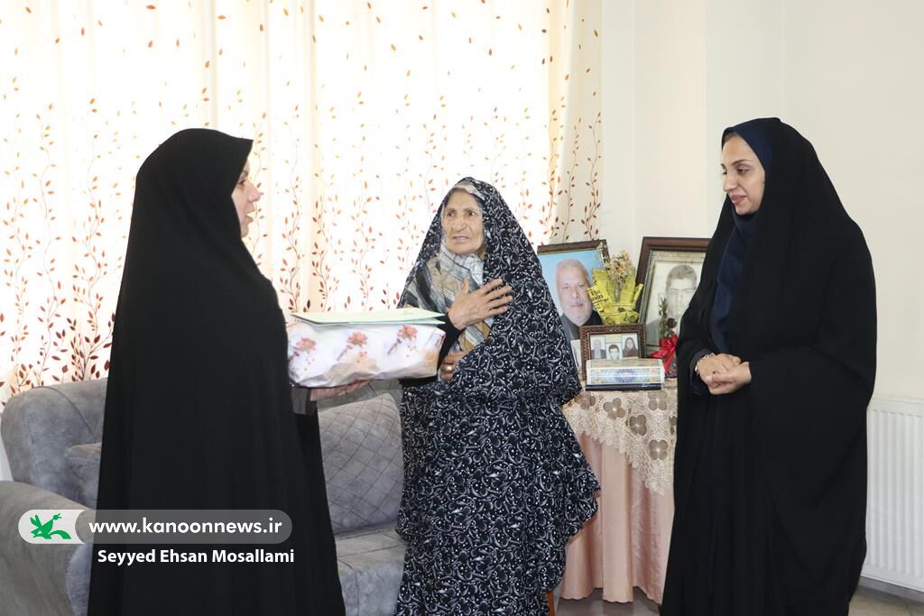 سرپرست کانون استان گلستان با مادران گرانقدر شهدا دیدار کرد