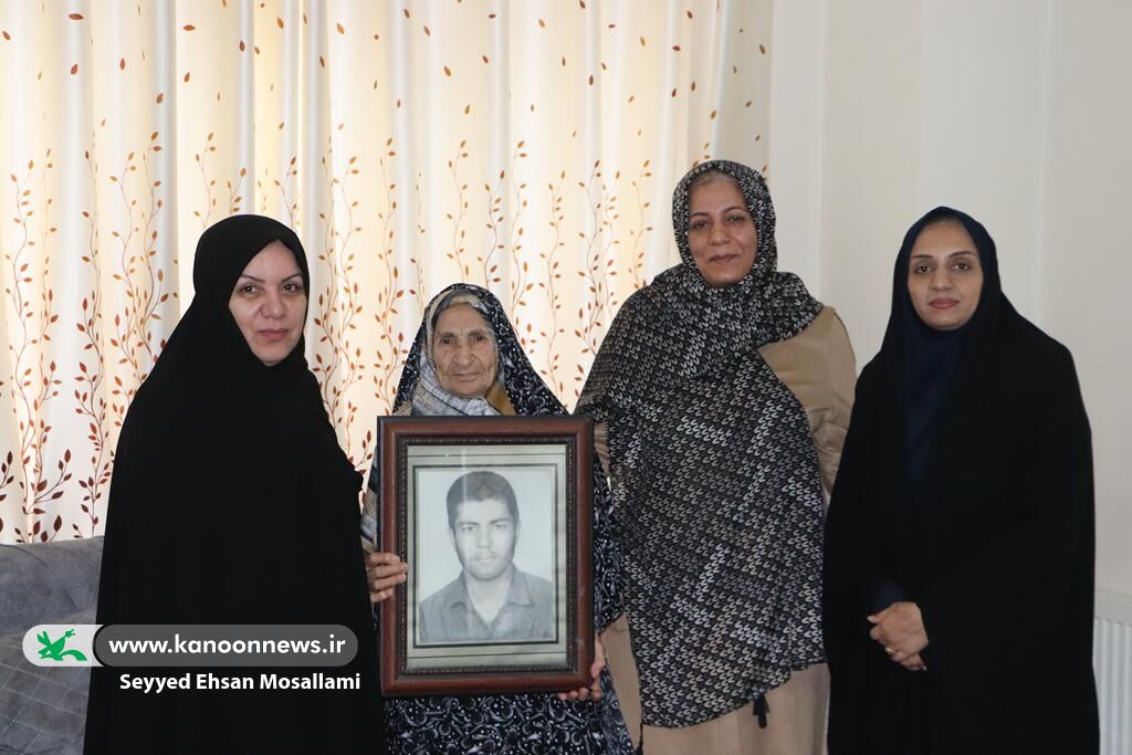 سرپرست کانون استان گلستان با مادران گرانقدر شهدا دیدار کرد