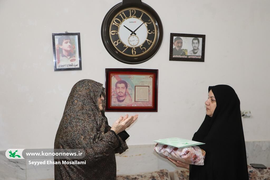 سرپرست کانون استان گلستان با مادران گرانقدر شهدا دیدار کرد