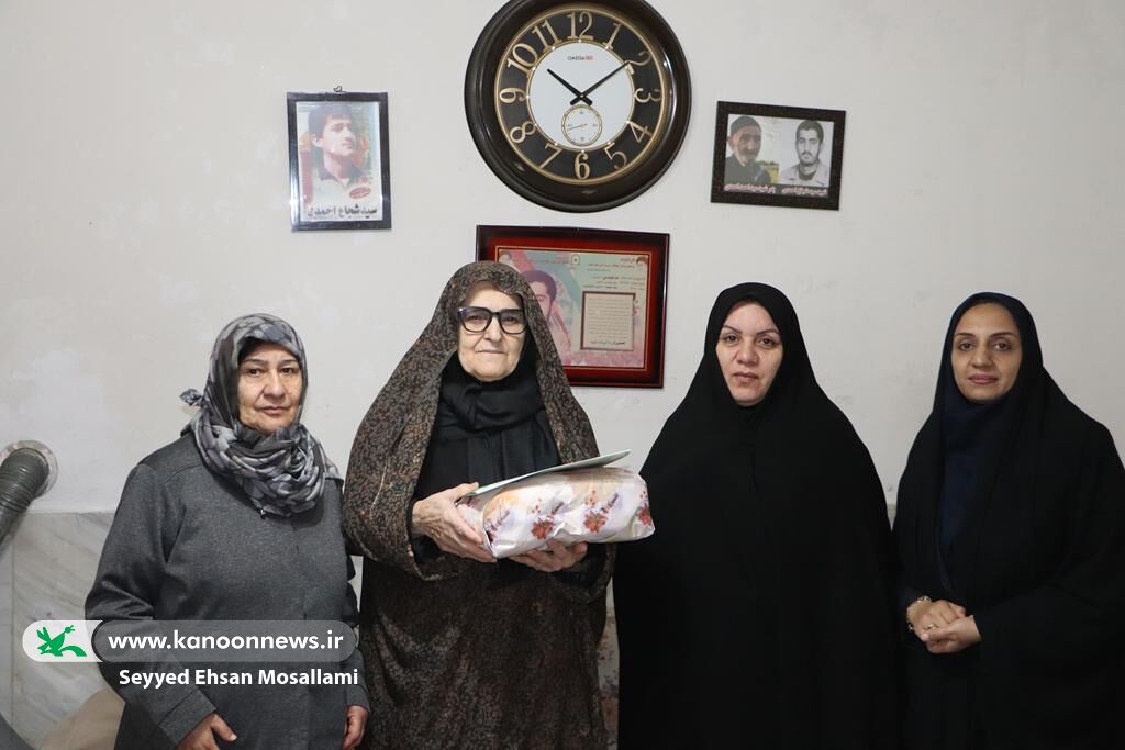 سرپرست کانون استان گلستان با مادران گرانقدر شهدا دیدار کرد