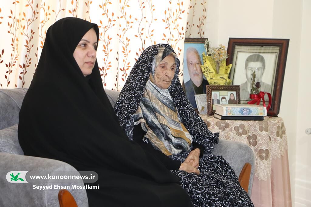 سرپرست کانون استان گلستان با مادران گرانقدر شهدا دیدار کرد سرپرست کانون استان گلستان با مادران گرانقدر شهدا دیدار کرد