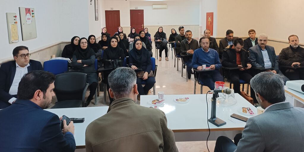 مدیر کل کانون پرورش فکری کودکان و نوجوانان استان فارس با مدیران مراکز کانون زبان  ایران دیدار کرد