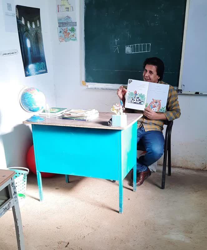 مربی سیار کانون در تنها مدرسه عشایری فامنین