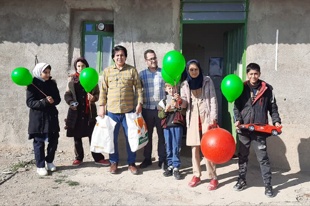 فامنین مربی سیار کانون در تنها مدرسه عشایری فامنین