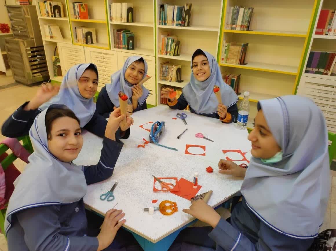 قهرمان خود را گرامی داشتند.