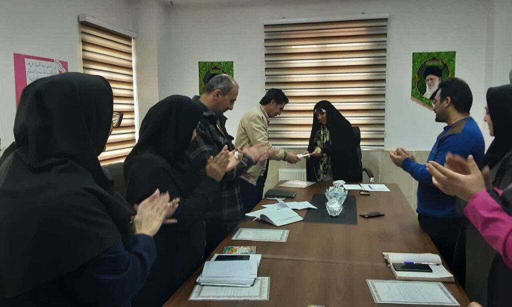 تدارک فعالیت های پر نشاط و جذاب با مشارکت خانواده ها برای «روز پدر» و «دهه فجر»