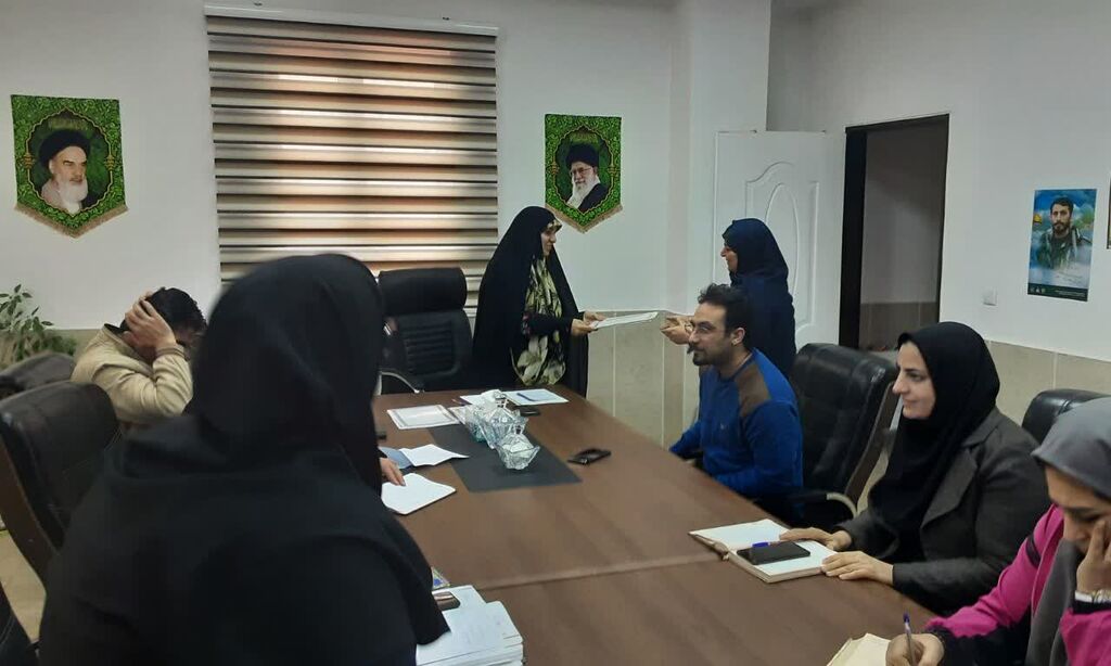 تدارک فعالیت های پر نشاط و جذاب با مشارکت خانواده ها برای «روز پدر» و «دهه فجر»