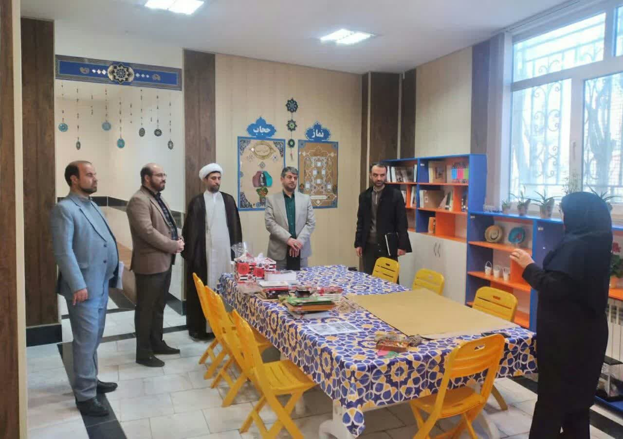 نمایندگان شورای عالی انقلاب فرهنگی کشور از کانون پرورش فکری کودکان و نوجوانان استان مرکزی بازدید کردند.