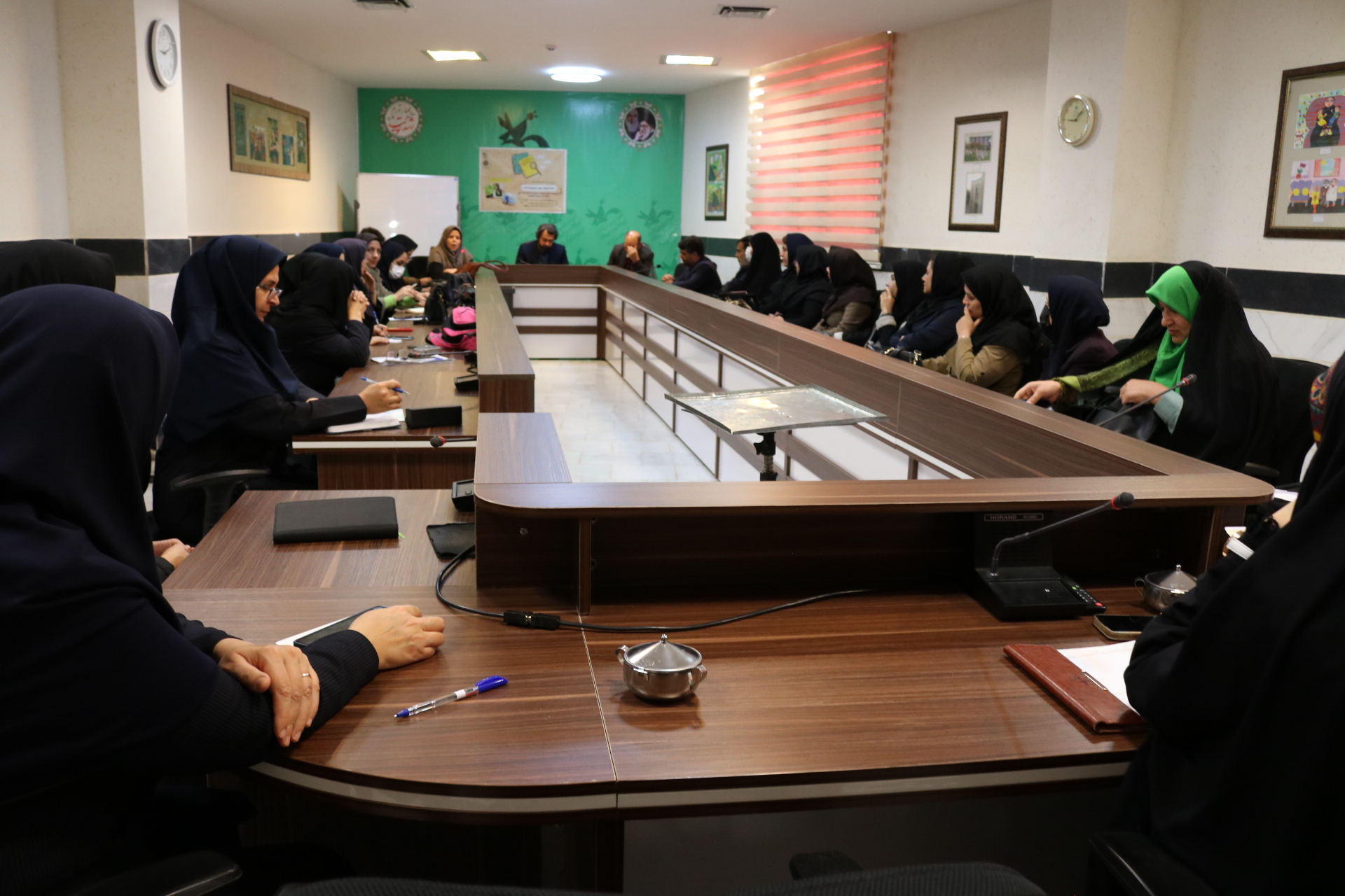 کارگاه آموزشی "آشنایی با اصول و مبانی نقد کتاب" در کانون استان مرکزی برگزار شد