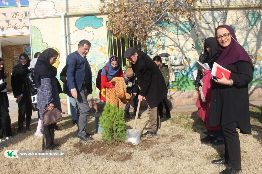 کتاب «سایان و هزار و یک گلین بالا» در کانون تبریز نقد و بررسی شد