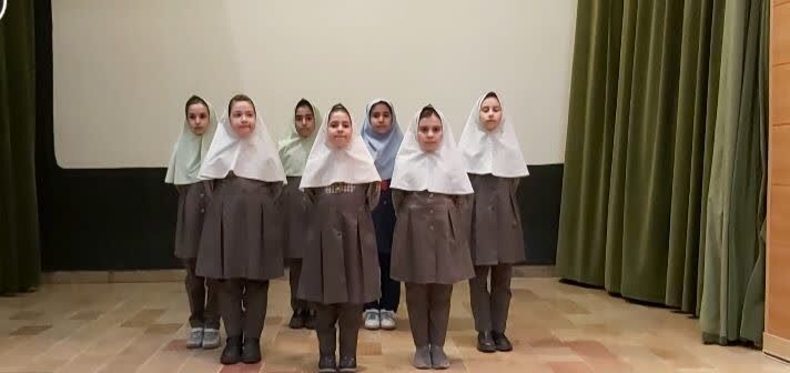 اعضای مراکز کانون البرز برای حضور در جشنواره‌ی  سرود آماده می‌شوند