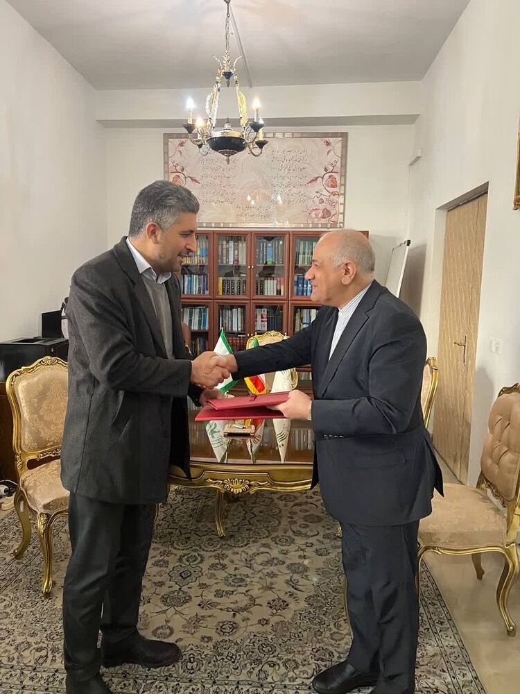 امضای تفاهمنامه همکاری کانون زبان ایران و دانشکدۀ روابط بینالملل وزارت امور خارجه