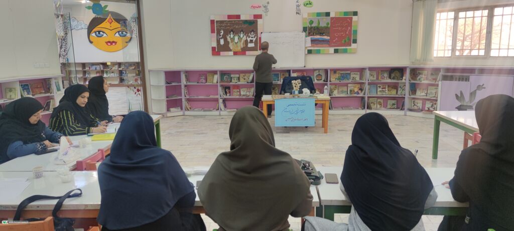 نشست آموزشی اقتباس نمایشی از داستان با حضور حسین فدایی حسین برگزار شد