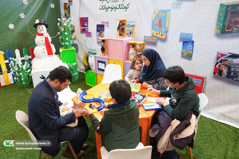 نمایشگاه و بازار فروشِ هشتمین جشنواره ملی اسباب‌بازی کانون۴