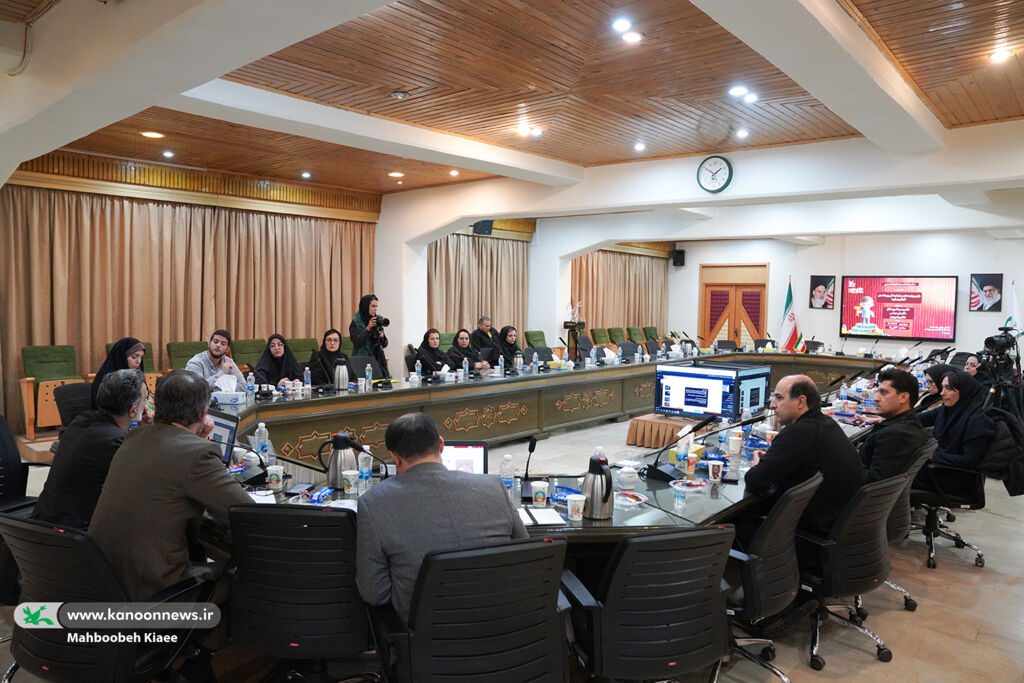 نامور مطلق: ادبیات بخش مهمی از هویت و خاطره جمعی ماست/ عباسی: روایت درست از آثار کلاسیک ایرانی منجر به خلاقیت میشود/ یزدی: بازیها میتوانند در برندسازی ملی عملکرد خوبی داشته باشند