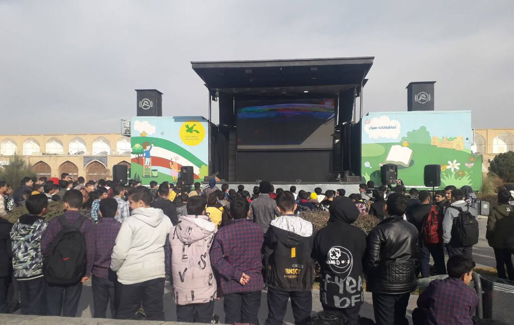 تماشاخانه سیار ویژهبرنامه جشن میلاد حضرت علی(ع) را برگزار کرد