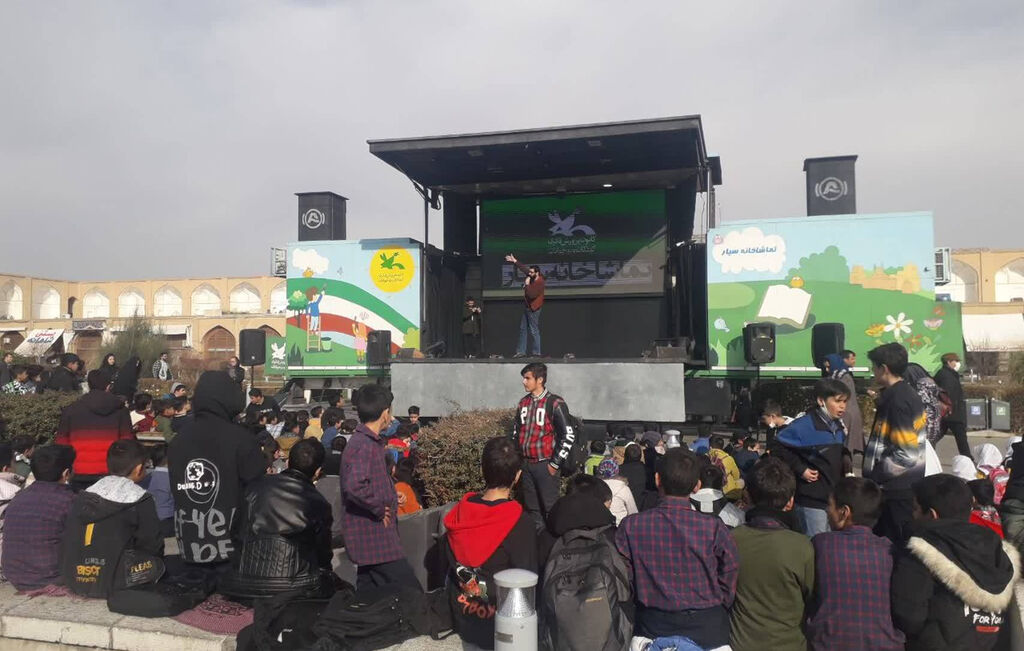 تماشاخانه سیار ویژهبرنامه جشن میلاد حضرت علی(ع) را برگزار کرد تماشاخانه سیار ویژهبرنامه جشن میلاد حضرت علی(ع) را برگزار کرد