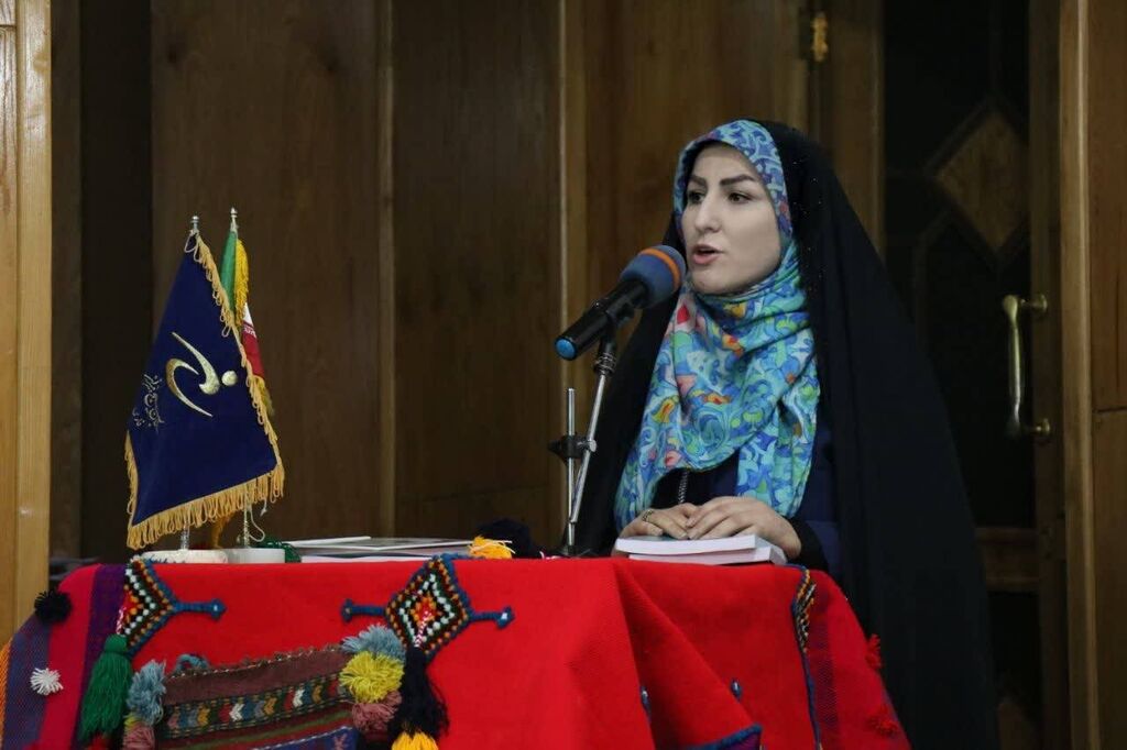 رونمایی از کتاب "مخاطب شناسی در ادبیات کودک و نوجوان و قصه گویی" اثر سمیه کشاورز و ابراهیم قائدی در جشنواره ملی چهارگانه بسیج و جشنواره ملی صنایع دستی