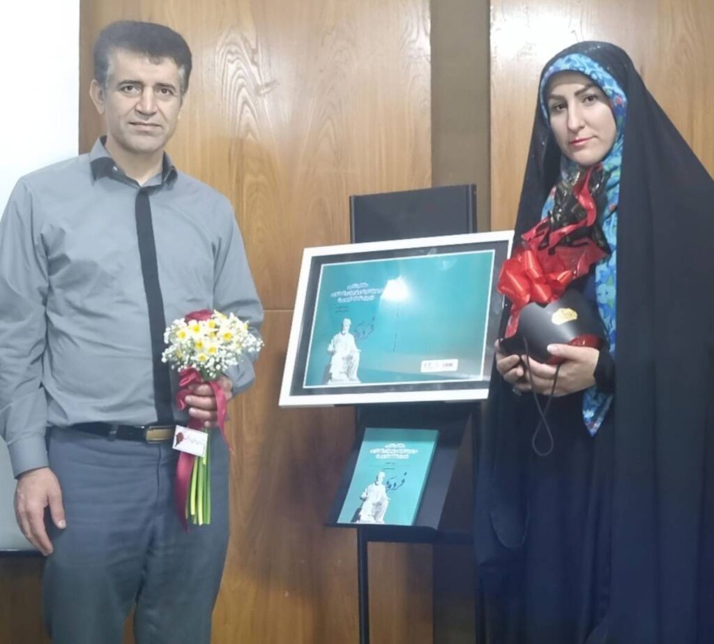 رونمایی از کتاب "مخاطب شناسی در ادبیات کودک و نوجوان و قصه گویی" اثر سمیه کشاورز و ابراهیم قائدی در جشنواره ملی چهارگانه بسیج و جشنواره ملی صنایع دستی