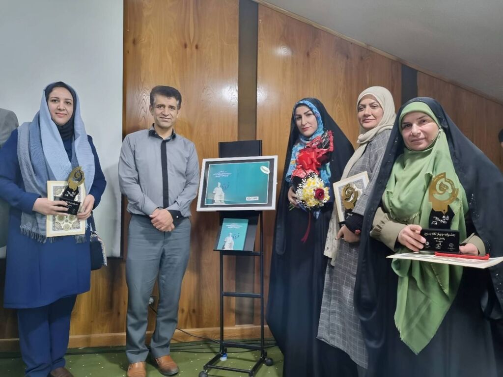 رونمایی از کتاب "مخاطب شناسی در ادبیات کودک و نوجوان و قصه گویی" اثر سمیه کشاورز و ابراهیم قائدی در جشنواره ملی چهارگانه بسیج و جشنواره ملی صنایع دستی