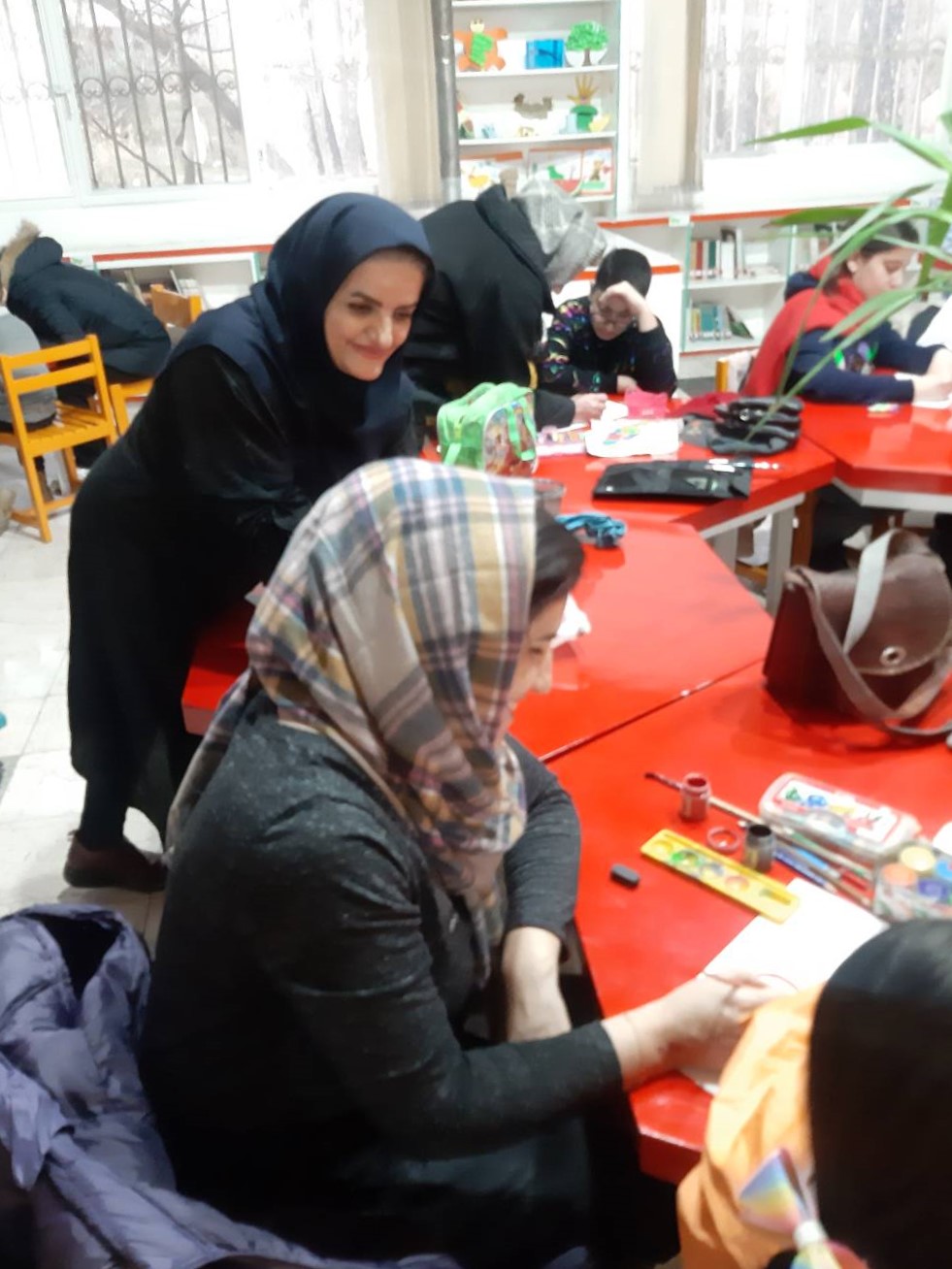 نقاشی خانوادگی در مرکز فرهنگی هنری شماره ۲۶