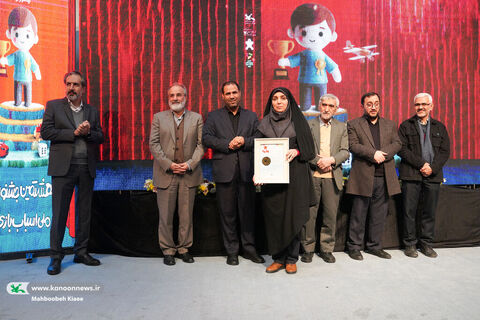 آیین اهدای جوایز به برگزیدگان بخش رقابتی هشتمین جشنواره اسباب‌بازی