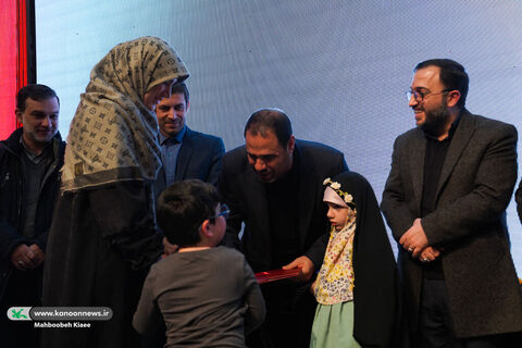 آیین اهدای جوایز به برگزیدگان بخش رقابتی هشتمین جشنواره اسباب‌بازی