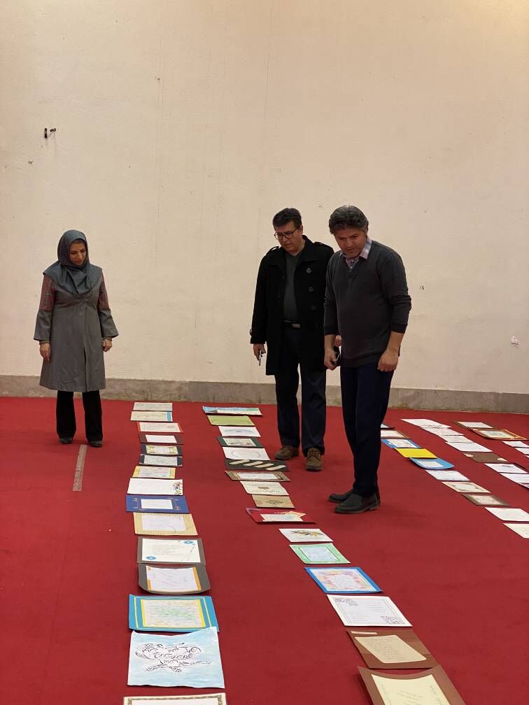 هنرهای قدیمی مانند خوشنویسی را حفظ کنیم