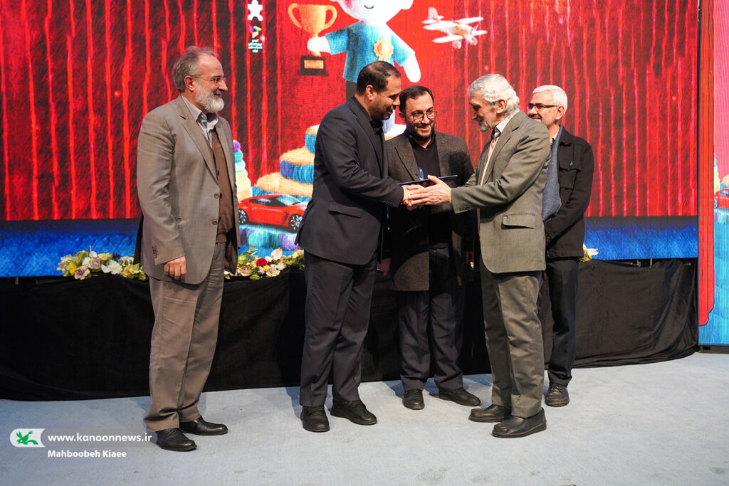 آیین اهدای جوایز به برگزیدگان بخش رقابتی هشتمین جشنواره اسباببازی برترینهای بخش رقابتی هشتمین جشنواره اسباببازی کانون معرفی شدند