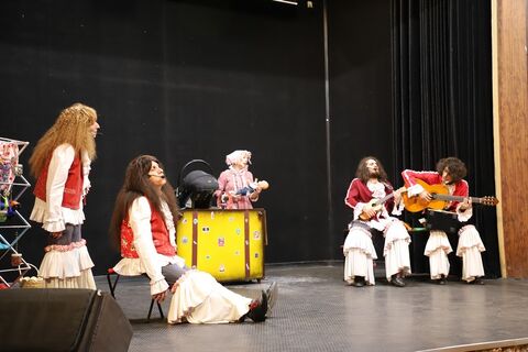 چند نما از اجرای نمایش«دوره گردها» در سالن نمایش کانون استان قزوین