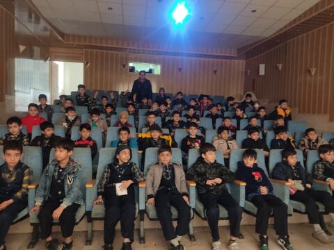 حضور دانش آموزان مدرسه ی امید پسران در مرکز شهریار  (2).jpg
