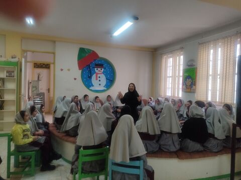 دانش آموزان دختر  پایه ی پنجم مدرسه  امید در مرکز شهریار (2).jpg