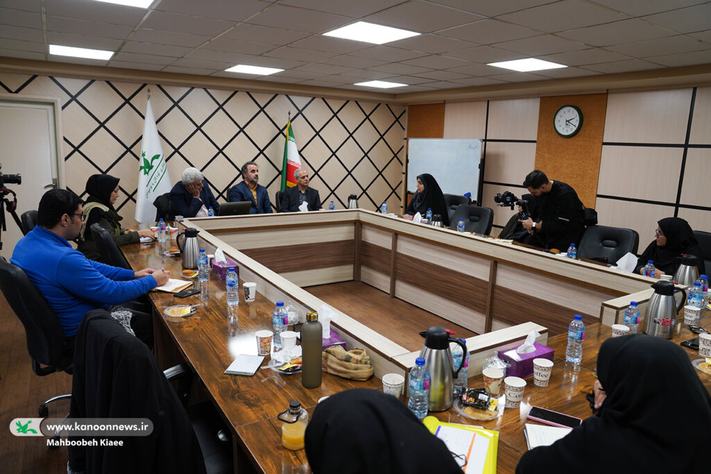 غروی: یک محصول باید بتواند زاویه نگاه مخاطب را دقیق رصد کرده و تامین کند/ پاکزاد: شاخصهای کسب و کار اسباببازی ما در حال حاضر بیشتر تمایل به سمت سنت دارد/صالحی: برندسازی در شبکههای اجتماعی ارزان نیست